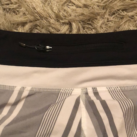 Lululemon Shorts size 4 - Picture 4 of 6
